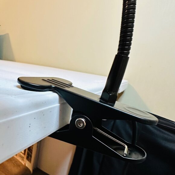 LED Magnifying Lamp Adjustable Brightness & Flexible Arm 3X Magnification - Picture 8 of 11